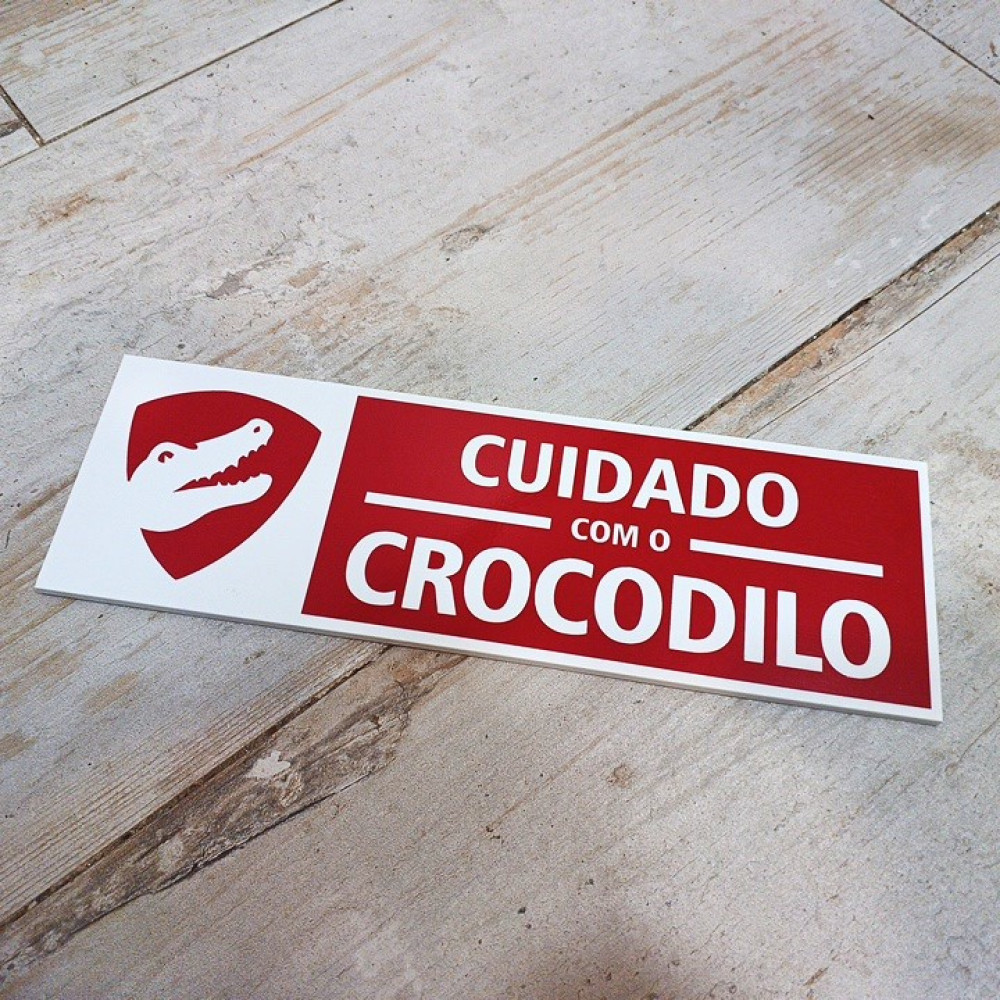 Placa "Cuidado com o Crocodilo" Placa "Cuidado com o Crocodilo"